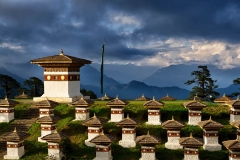 108 Stupas bei Sonnenuntergang auf dem Dochula Pass