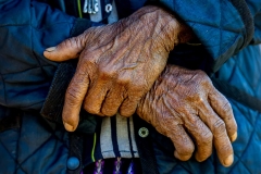 Hände einer Frau in Myanmar