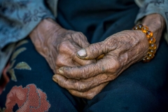 Hände einer Frau in Myanmar