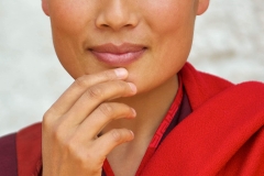 Hände einer Nonne in Punakha, Bhutan