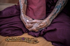 Hände eines Mönchs in Yangon, Myanmar