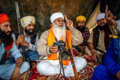 Photo-session-with-Sikh-warriors