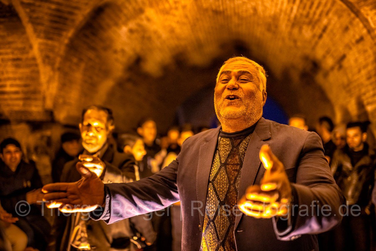 Singer under the bridge in Esfahan
