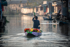 Blumenhändler auf dem Dal See