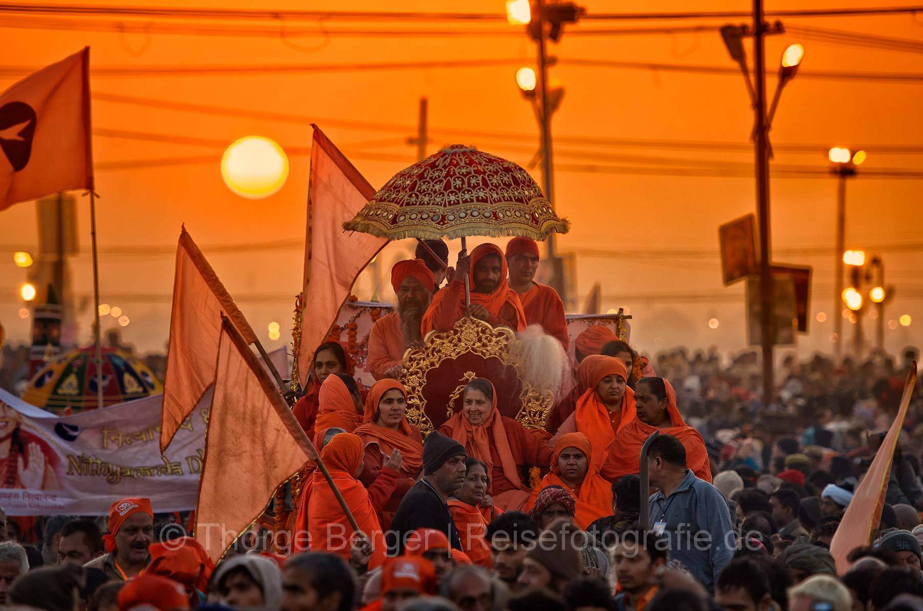 Parade auf dem Sangam - Kumbh Mela 2013 in Allahabad