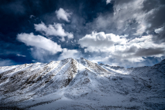 Schneebedeckte Gipfle im Himalaya