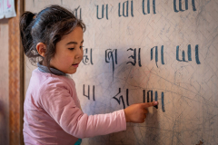 Schulmädchen an der Tafel