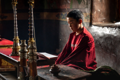 Ein Novize bei der Meditation