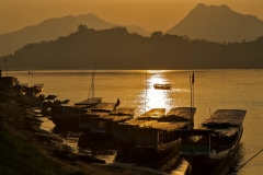 Boote am Mekong, Laos
