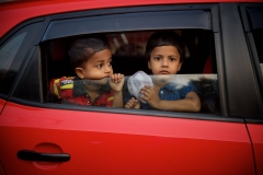 Kinder im Auto, Kerala, Indien