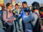 Im Interview bei der Kumbh Mela 2019 in Prayagraj