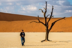 Im Deadvlei, Namib Naukluft National Park, Namibia, Sossuvlei