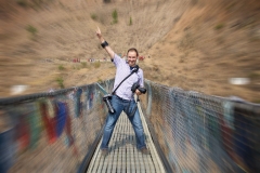 Auf Hängebrücke in Phunakha, Bhutan