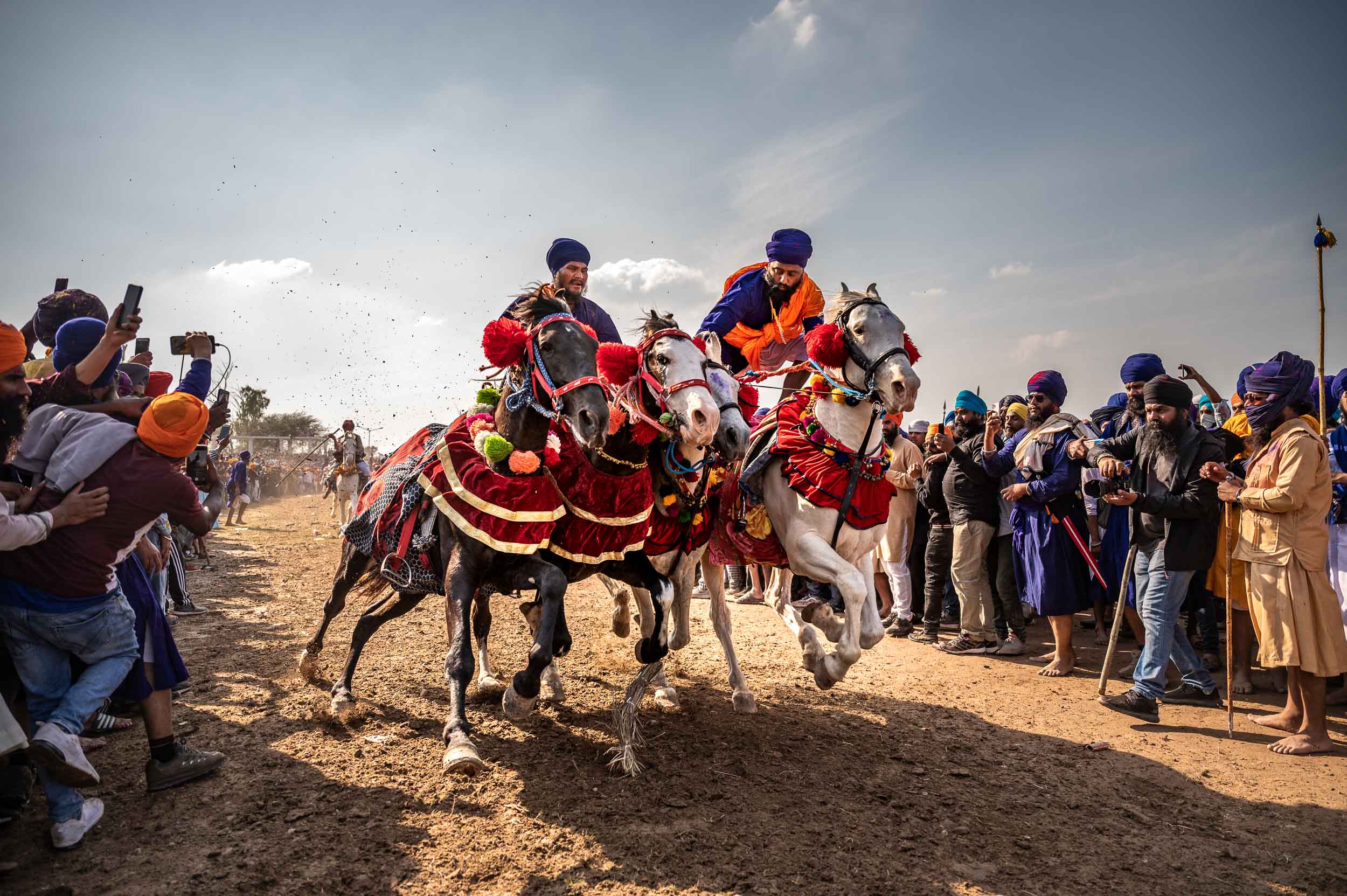 Reisefoto des Monats: Reiter beim Holla Mohalla Fest der Sikh