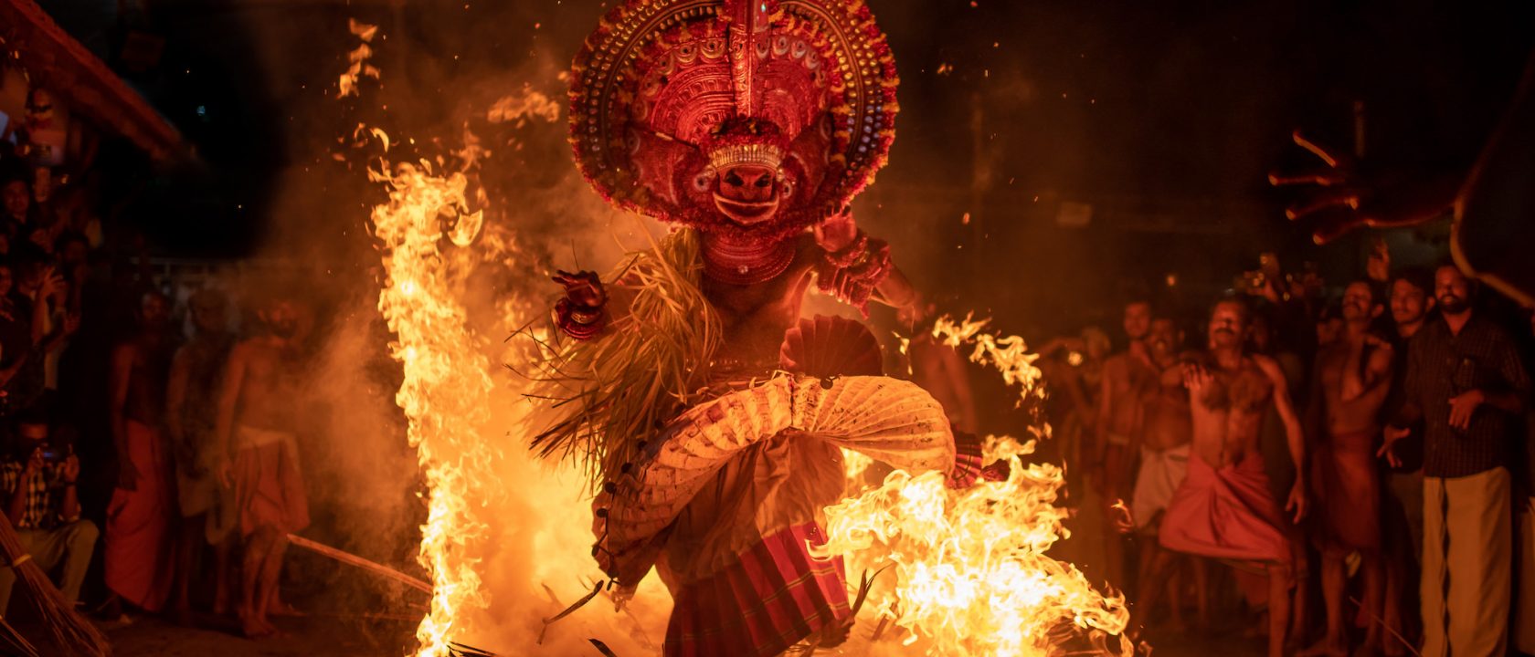 Reisefotografie: Theyyam - Feuergott