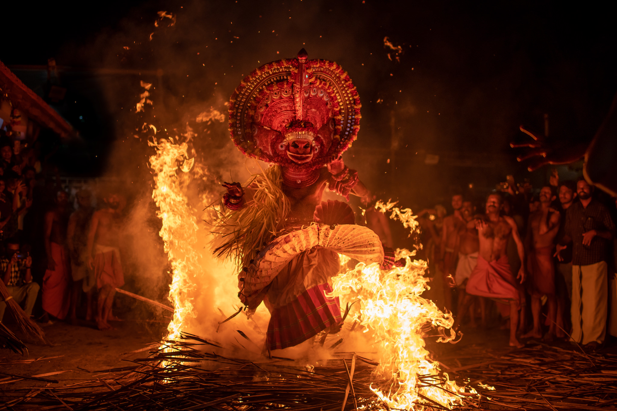 Reisefotografie: Theyyam - Feuergott
