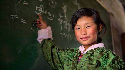 Reisefotografie - Schulmädchen in Bhutan