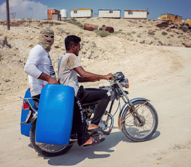 Our next stop is #memmingen ! On January 13th Mehran (@mehransplace ) and I will show our presentation about Iran live in the city hall of Memmingen.  We are very much looking forward to it! But it’s not us on the motorbike - these are two fishermen on the amazing island Qeshm in the persian gulf. #iran #irantravel #iranphotography #irantraveling #persian #persian_gulf #streetphotography #streetleaks #streets_storytelling #streetphotographyinternational #streetshot #streetphotographyworldwide #streetphotographyhub #eyeshot_magazine #humanity_shots #peopleareawesome #people_and_world #reisefotografie #thepeoplewemet #worldcolours_people #humanity_shots_ #fivestars_people #atlasofhumanity