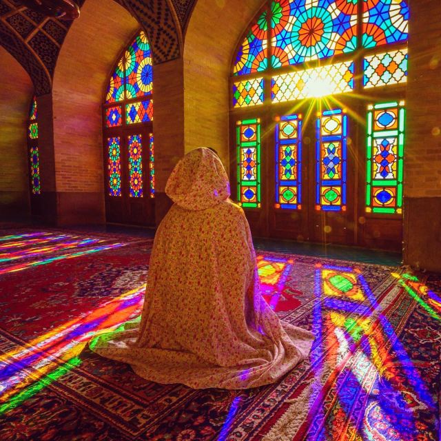 Currently we are ‚on tour‘ with our presentation about Iran. It’s unbelievable how many beautiful photos we‘ve shot which not even made it into the presentation! Like this one from the beautiful Nasir al-molk mosque in Shiraz. Our next live dates are on 30. January in Cologne (sold out), Düsseldorf and on 7. February in Ettlingen (Karlsruhe). #iran #irantravel #iranphotography #iranpics #travelphotography #reisefotografie #exploretheworld #nasiralmulk #traveladdict #natgeotravel #natgeoyourshot #atlasofhumanity #fivestars_people #kings_third_age #yourshotphotographer #humanity_shots #humanity_shots_ #worldcolours_people