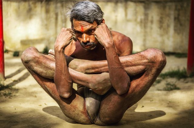 Today is #worldyogaday and here comes my photo contribution. 
Yoga is an essential part of the Indian culture. I have portrayed this Kushti wrestler practicing yoga in Varanasi, the holy city on the shores of the Ganges.
Actually I practice yoga myself every now and then. Unfortunately not as regularly as it would be good for me. But the #worldyogaday is a good reminder to change that! 
How about you, are you practicing yoga?

#yogalove #yogaeverywhere #yogapose #yoga #yogaphotography #reisefotografie #kushti #kushtiwrestling #kushtilovers #peopleareawesome #people_and_world #indiapictures #indiaclicks #indiashutterbugs #people_infinity #yogaislove